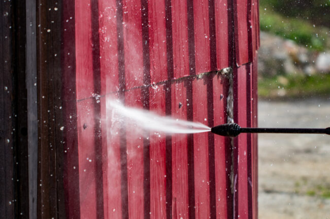 cleaning the wall high pressure cleaner, close up